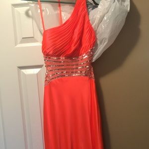 Ball Gown/Prom Dress